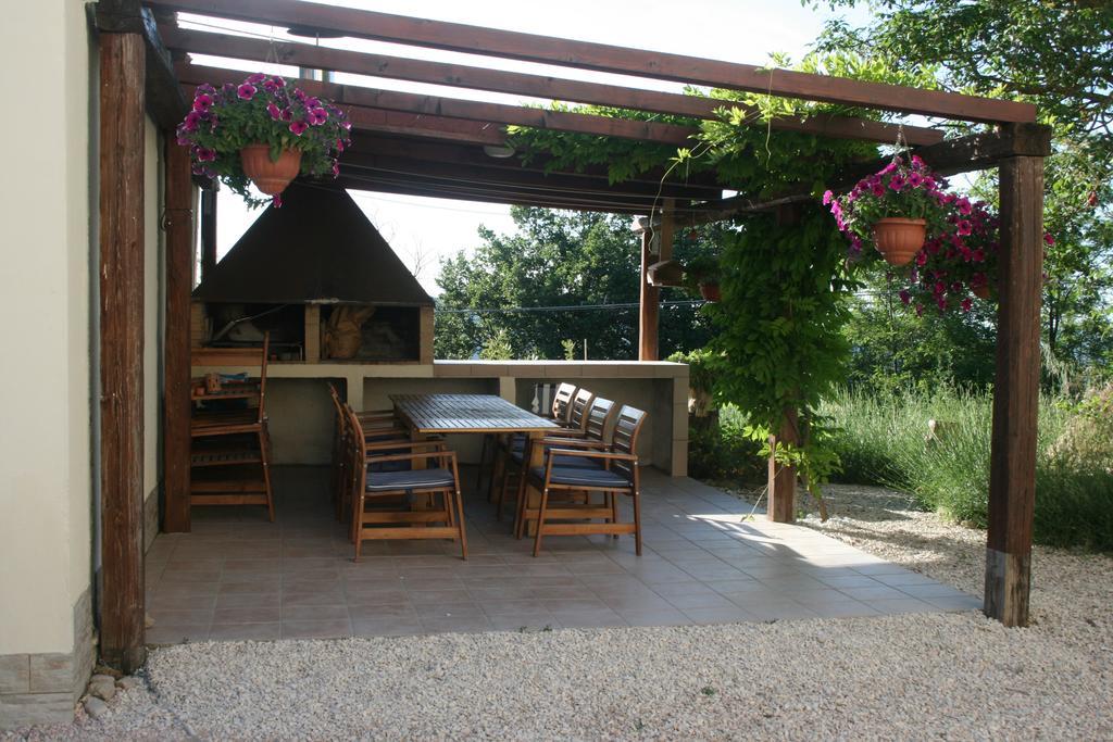 B&B La Fenice Montegridolfo Bagian luar foto