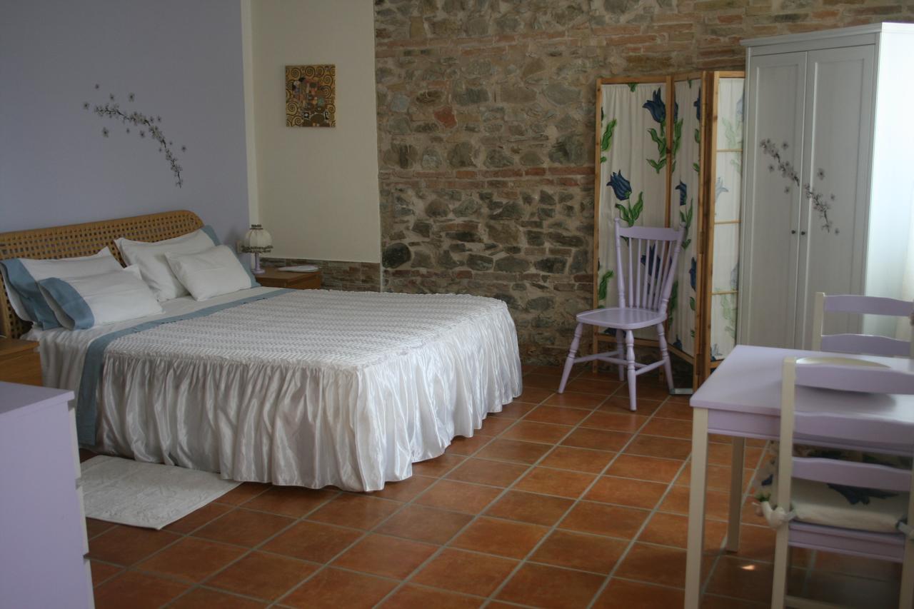 B&B La Fenice Montegridolfo Bagian luar foto